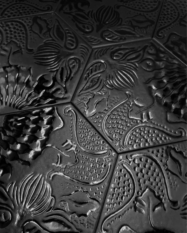 HEX GAUDI LX BLACK 20X25cm POR/GL/MT SPAIN BX=1.04M2=11.19SF