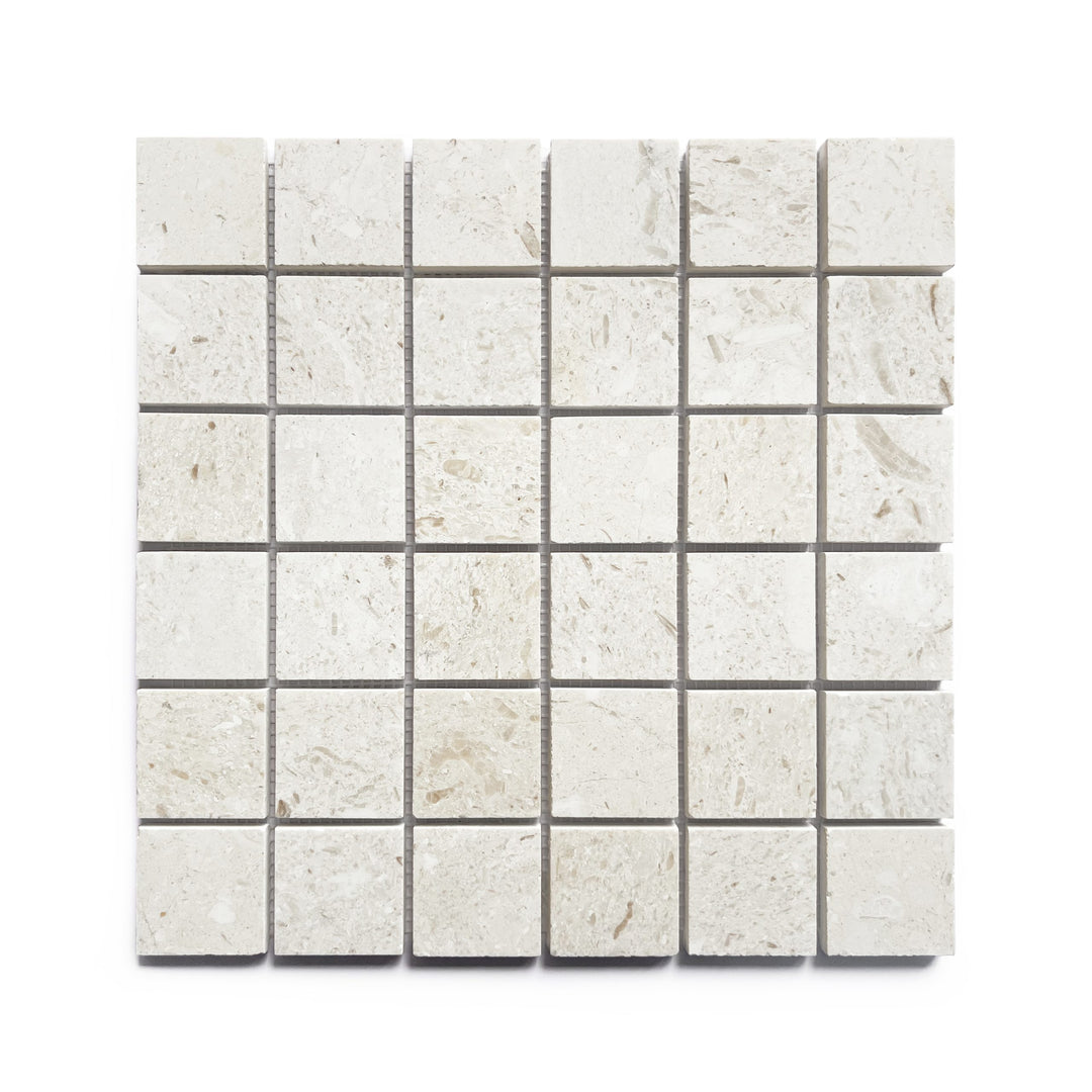 WHITE LIMESTONE TUMBLED 30.5X30.5CM MOSAIC BX=1.03M2=11.09SF