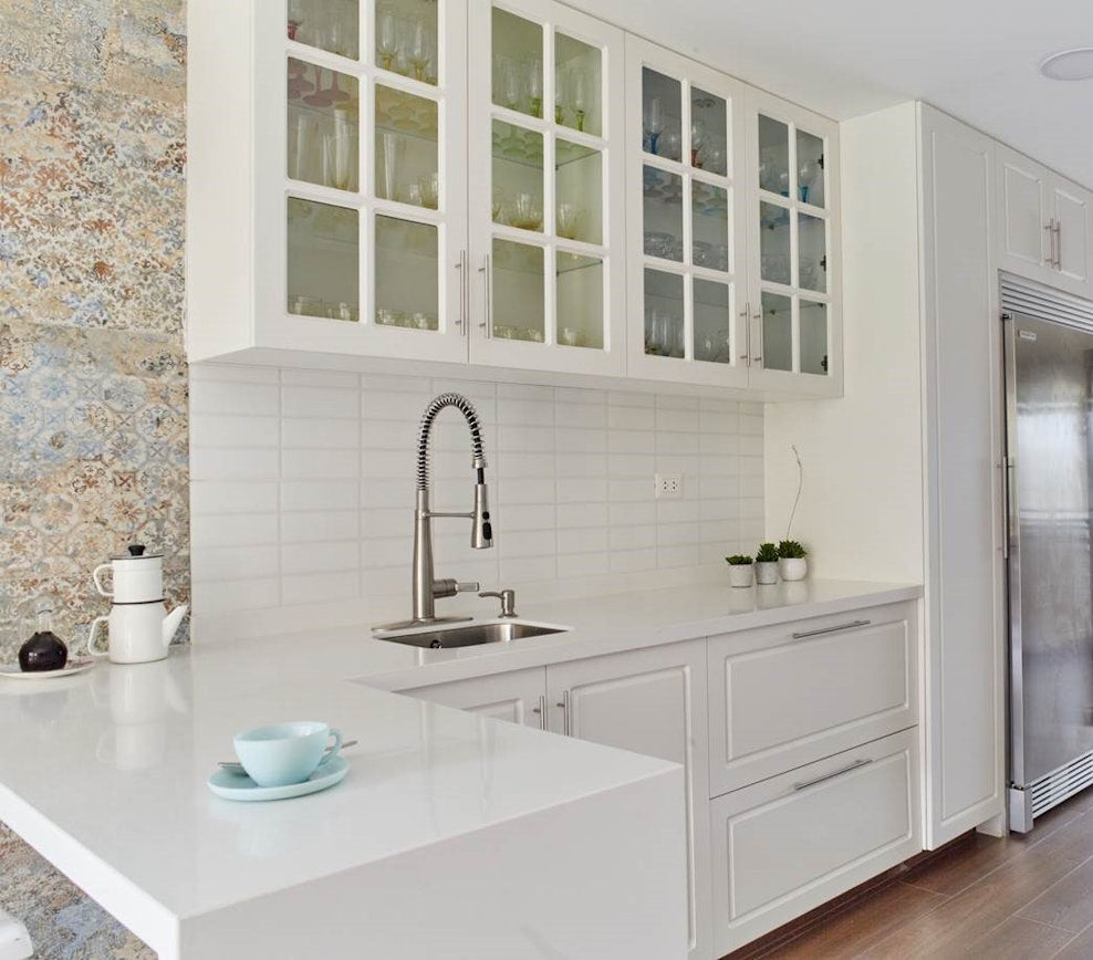 MIAMI WHITE HALF SLAB POLISHED SLAB 327X159X2cm  SPAIN